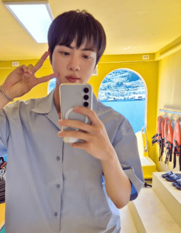  사진 : 방탄소년단 진 SNS