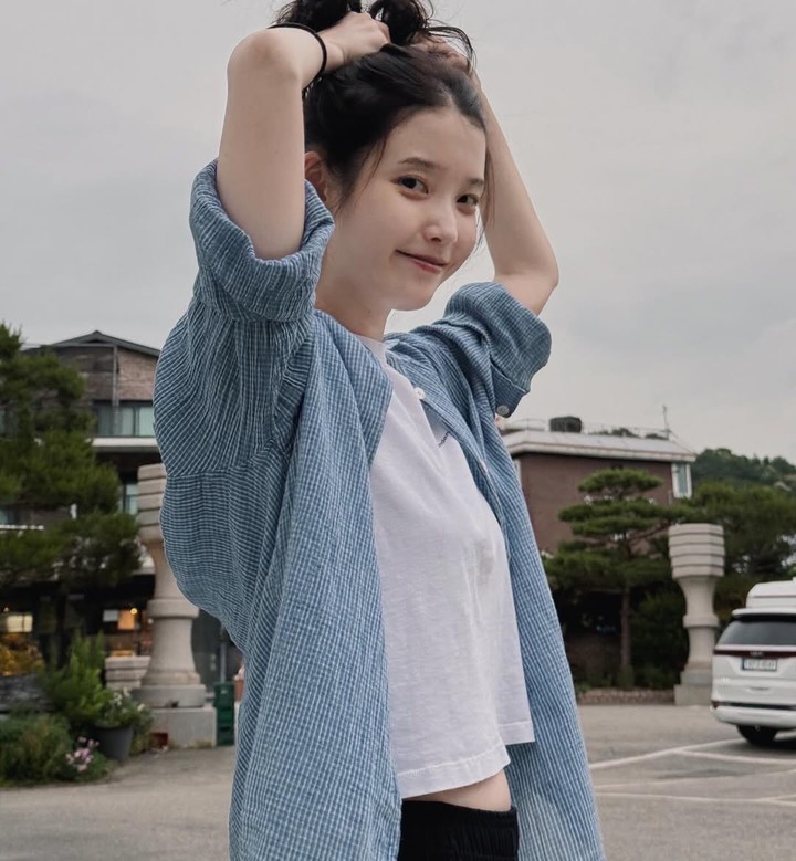  사진 : 가수 겸 배우 아이유SNS